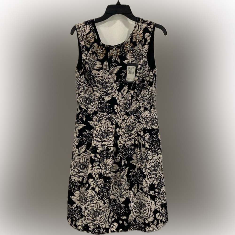 NWT Adrianna Papell Black and White Sheath Dress Sleeveless Scoop Neck